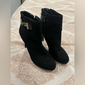 Black ankle booties👣